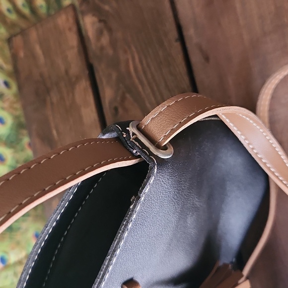 FOSSIL  New condition  black & tan leather crossbody hand bag. - Picture 4 of 7